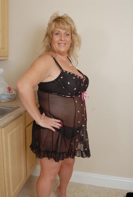 Fat Mature Blonde Big Tits - Chubby Blonde Porn & Naked Boobs Pics - BustyRack.com